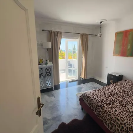 Room 4* Estepona
